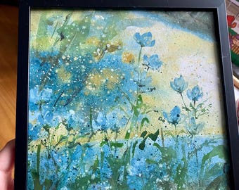 Flores azules originales en acuarela sobre fondo dorado – arte floral para pared – decoración relajante para la pared – idea de regalo para mujeres
