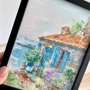 Acquerello originale di una casa al mare - fiori viola e persiane blu - SENZA CORNICE.