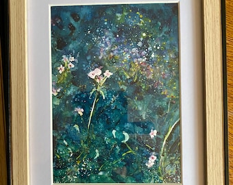 Acuarela original de pequeñas flores sobre fondo azul – arte floral para pared – decoración relajante para la pared – idea de regalo para mujeres