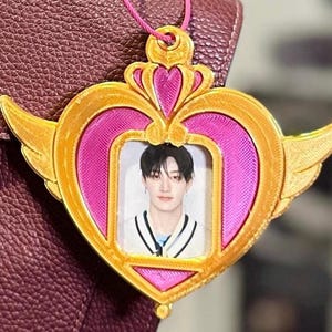 Heart mini ID photo holder | Skz Stray Kids merch Felix Han Hyunjin Bangchan Changbin I.N Seungmin Leeknow pc holder Stay Kpop merch