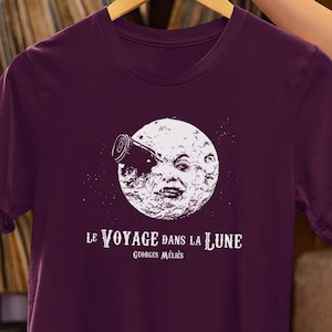 A Trip to the Moon T-Shirt – Georges Méliès Film Tee – 1902 Silent Sci-Fi Classic – Cult Movie Shirt – Retro Cinema Gift – Cinema Lover Top