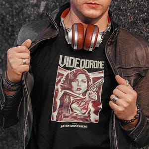 Videodrome T-Shirt – David Cronenberg Film Tee – Cult Classic Horror Shirt – 80s Sci-Fi Movie Top – Cinema Lover Gift