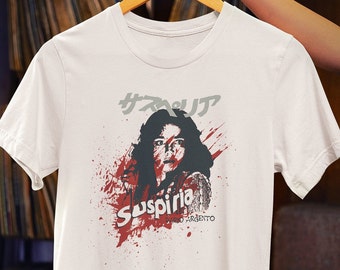 Suspiria T-Shirt – Dario Argento Horror Film Tee – 70s Cult Horror Classic – Italian Cinema Shirt – Retro Cinema Gift – Cinema Lover Top
