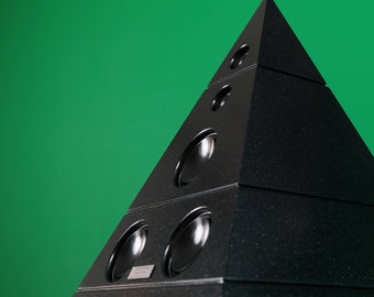 Altoparlante bluetooth a forma di piramide realizzato a mano