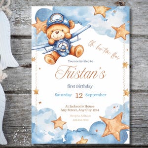 Faire-part d'anniversaire avion pour bébé garçon, carte ours pilote pour les mamans qui planifient un anniversaire, modifiable et idéale pour organiser une fête de dernière minute