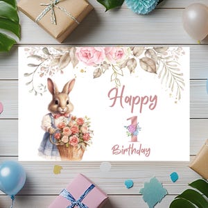 Cartão de aniversário de 1º aniversário de coelho encantador, saudação digital para impressão com design de cesta floral perfeito para o primeiro marco da menina, imprima em casa
