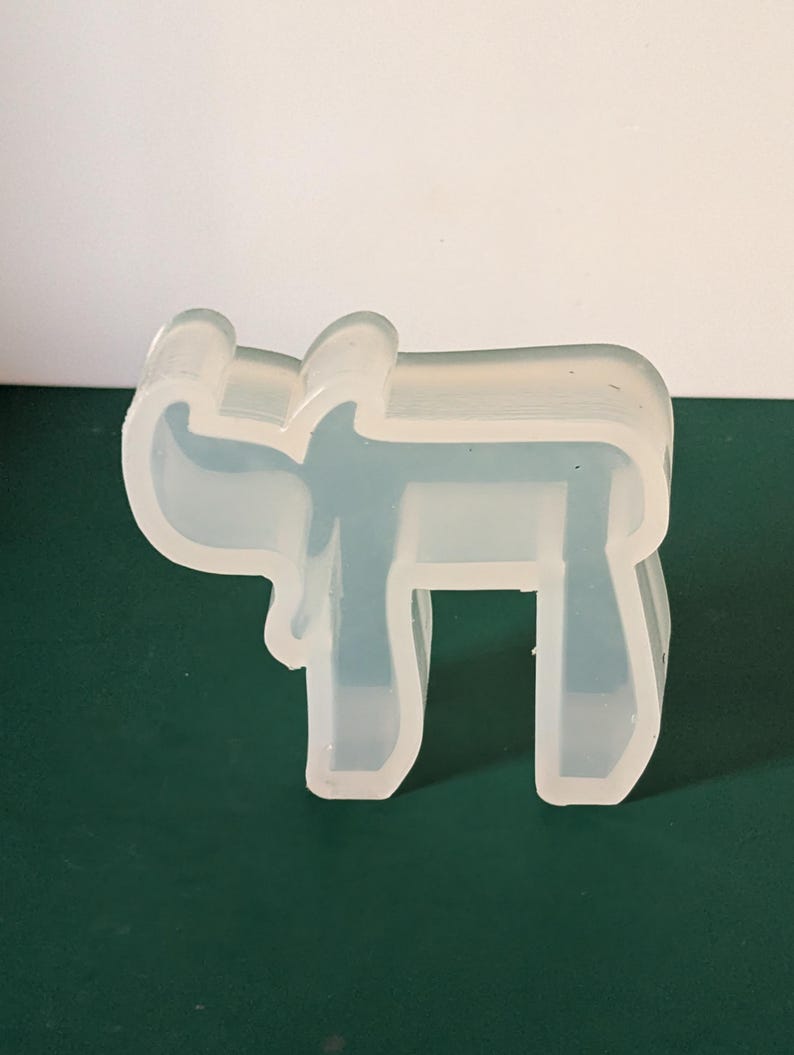 May include: A clear silicone mold shaped like a moose. The mold is designed for making resin crafts.