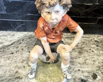 Stary, oryginalny Mad Boy z piłką nożną, 8" ze stemplem