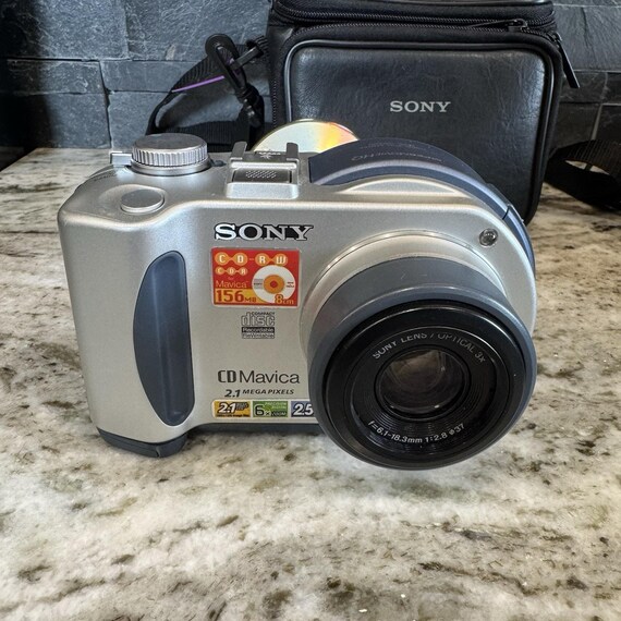 Sony Mavica MVC-CD200 2.1MP Digital Camera - Silver-complete