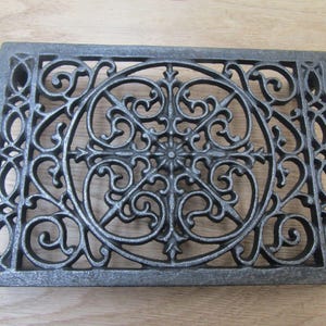 Salvamanteles rectangular adornado de hierro fundido