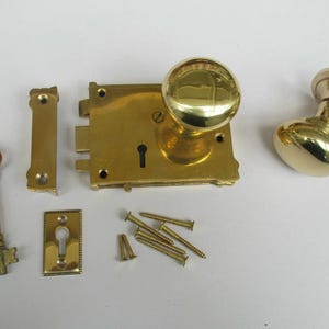 East Lake Plain Lock & Victorian Round Rim Brass Set