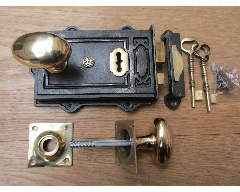 Davenport Fälglås Antikjärn & Oval Fyrkantig Basfälg Mässing Set bild 1