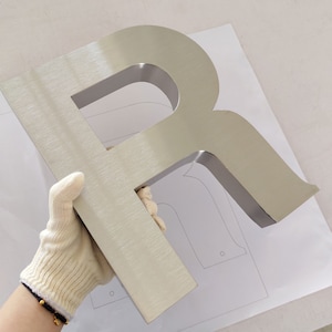 Letreros de letras de metal 3D personalizados / Decoración de pared comercial personalizada / Letras de metal de alta calidad / Letras de canal de acero inoxidable