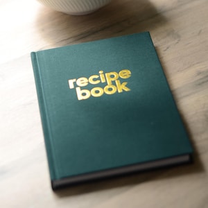 Donkergroen receptenboek | Begeleid receptendagboek met conversietabellen | Cadeau kookboek voor fijnproevers en thuiskoks | Keukenaandenken