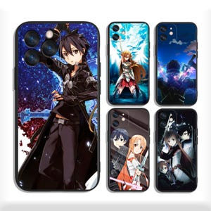 Custodie protettive anime giapponesi Two Swords e Silent Code per iPhone, Samsung e la maggior parte dei modelli. Impugnatura morbida e resistente con ritagli precisi.