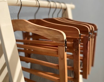 Vintage Cedarwood Clothing Hanger for 4 Pants: Space-Saving.  1+1 Gratis 1+1 for Free Moederdag