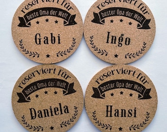 Geschenk für Oma & Opa mit Namen – Personalisierter Korkuntersetzer – Beste Großeltern