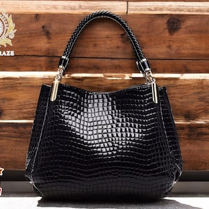 Women&#39;s Large Capacity Bag | Elegant Shoulder Tote | Chic & Casual Purse | Stylish Top-Handle Handbag Work and Travel | Perfect Gift Idea