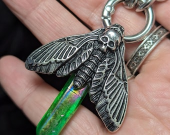 Green Raw Crystal Point Necklace with Death’s Head Hawk Moth – Stainless Steel Chunky Chain
