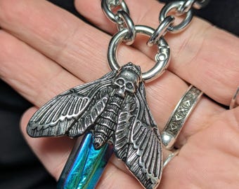 Raw Petrol Point Necklace with Death’s Head Moth Charm – Chunky Stainless Steel Chain (1)