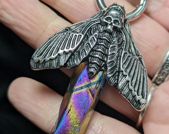 Raw Petrol Point Necklace with Death’s Head Hawk Moth – Stainless Steel Chunky Chain (4)