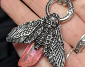 Light Pink Raw Point Necklace with Death’s Head Hawk Moth – Stainless Steel Chunky Chain