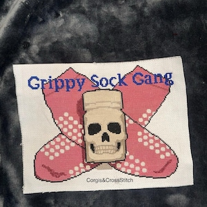 Kruissteekpatroon Gippy Sock Gang | Met schedel en gekruiste knekels donkere humor geestelijke gezondheid