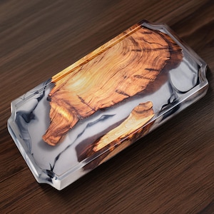 Bandeja de madera artesanal con resina epoxi: Decoración rústica