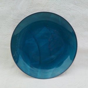 以下が含まれることがあります： 光沢のある仕上げのターコイズブルーのセラミックディナー皿