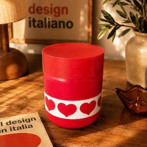 Italiensk Per Alimenti-förvaringsburk från 1970-talet - Mjölkglas - Rödvit med hjärtan, Vintage köksinredning tillverkad i Italien - Te-kaffe-sockerburk