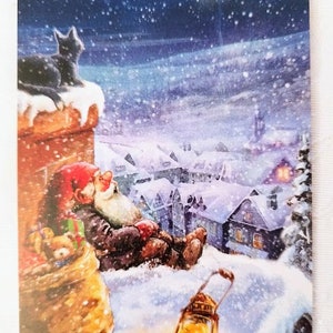 Carte de Noël norvégienne Nisse, suédoise Tomte - Joli nain assis sur le toit avec un chat - Cartes postales de voeux nordiques