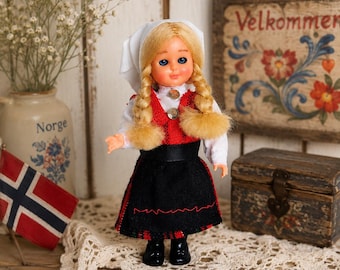 Muñeca Bunad noruega vintage, muñeca de traje popular escandinavo, muñeca de recuerdo nórdica, coleccionable de chica rubia, decoración de arte popular de Noruega