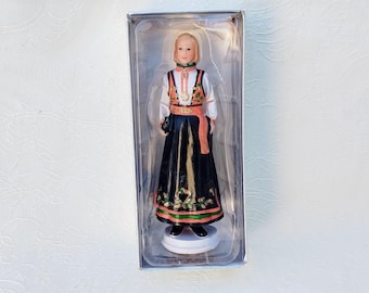 Muñeca de traje nacional noruego Bunad - Muñeca coleccionable del 17 de mayo - Regalo escandinavo - Muñeca decorativa noruega