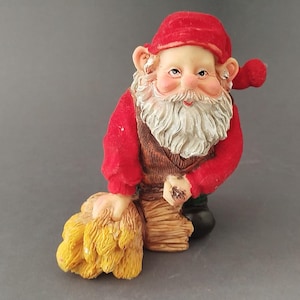 Skandinavischer Weihnachtswichtel, der Heu hält - schwedisches Norwegisches - Geschenk Weihnachten Sammlerstück - Tomte Nisse Dekor