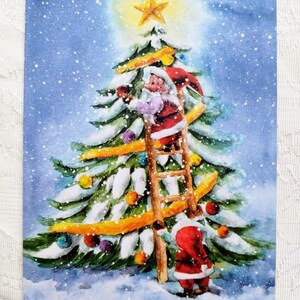 Cartão de Natal nórdico - Decoração fofa de pequenos Papais Noéis em uma árvore de Natal - Cartões postais de saudação Tomte sueco Nisse Tomte norueguês