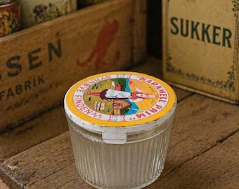 Vintage Noorse glazen Synnøve Finden-pot - Woman in Bunad - Woondecoratiepot Noorwegen - Scandinavisch cadeau