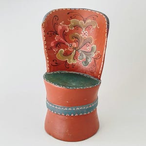 Vtg. Handmade Norwegian Kubbestol Log wood  decor chair with Norsk text  - Rosemaling Telemark Norway Folk Art