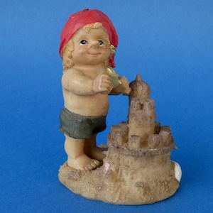 Leuke Noordse kerstkabouter die een zandkasteel bouwt - Noors Zweden Denemarken Tomte Nisse Gift - Scandinavische decoratie