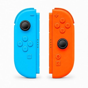 以下が含まれることがあります： 鮮やかな青とネオンオレンジのワイヤレスゲームコントローラーのペア。青いコントローラーには、黒いアナログスティック、4つの矢印ボタンを備えた方向パッド、小さな四角いボタンがあります。オレンジ色のコントローラーには、黒いアナログスティック、X、Y、A、Bとラベル付けされた4つのアクションボタン、プラスボタン、ホームアイコンボタン、キャプチャボタンがあります。