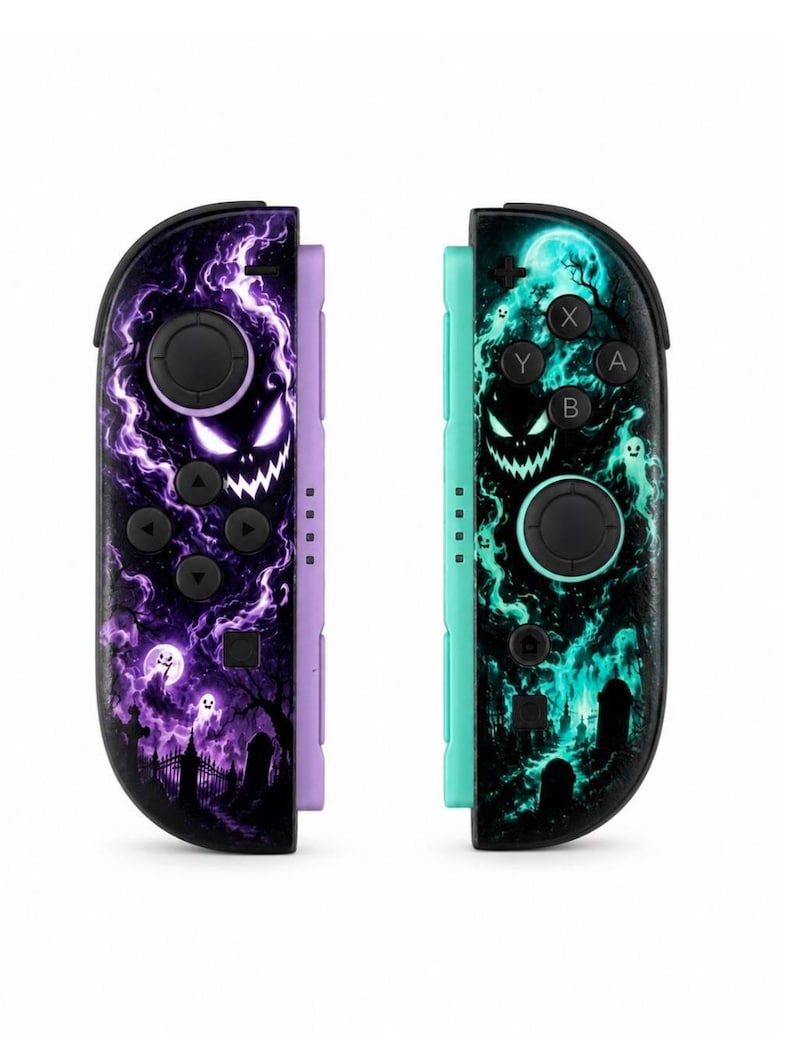 K&ouml;nnte beinhalten: Zwei Game-Controller mit einem gruseligen Friedhofsmotiv. Der linke Controller ist lila mit einem leuchtenden lila Gesicht und Geistern. Der rechte Controller ist t&uuml;rkis mit einem leuchtenden t&uuml;rkisen Gesicht, Geistern und Grabsteinen.
