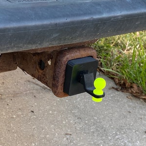 Tiny trailer hitch 3D printed
