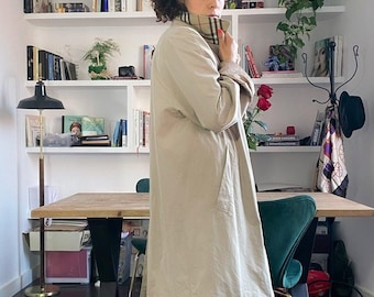 Burberry vintage oversized unisex trench coat. Beige trench coat for men, size XL. Burberry gifts for her. Trench coat gifts for him.