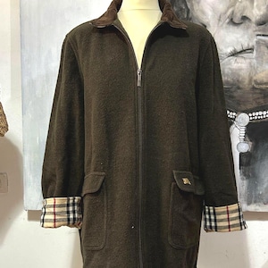 Vintage brown wool Burberry jacket, size M. Burberry jacket for women from the 2000s. Burberry jacket Gifts for her.