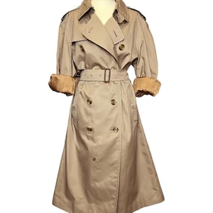 Unisex vintage Burberry oversized belted trench coat. Beige trench coat for men, size L. Burberry gifts for her.