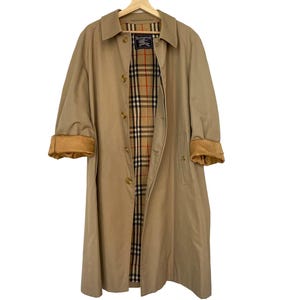 Unisex oversized vintage Burberry trench coat. Beige vintage trench coat, size XL. Burberry gifts for her, Burberry gifts for him.