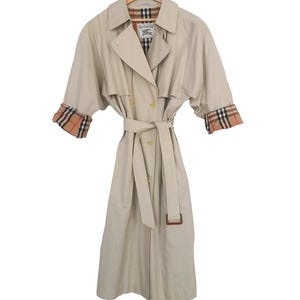 Burberry vintage oversized trench coat with belt. Vintage beige trench coat for women, size XL. Burberry gifts for her.