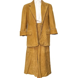 Loewe Vintage brown camel leather suit, size M. Loewe women&#39;s set of jacket and skirt boho chic. Loewe gift set for her.