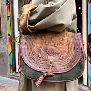 Loewe vintage Loewe Caza Cordoban tas Limited edition 1985. Loewe boho chic groen suède bruin lederen schoudertas. Cadeauzakje voor haar.
