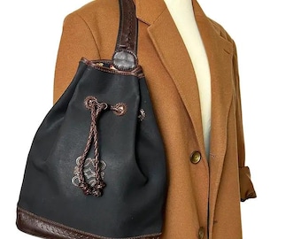 Loewe vintage Árboles de España limited edition backpack. Boho-chic Loewe bucket bag in green canvas and brown leather. Gift bag for her.