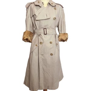 Burberry vintage oversize trench coat for men. Vintage beige trench coat, size M. Trench Burberry gift for her, Trench Burberry gift for him